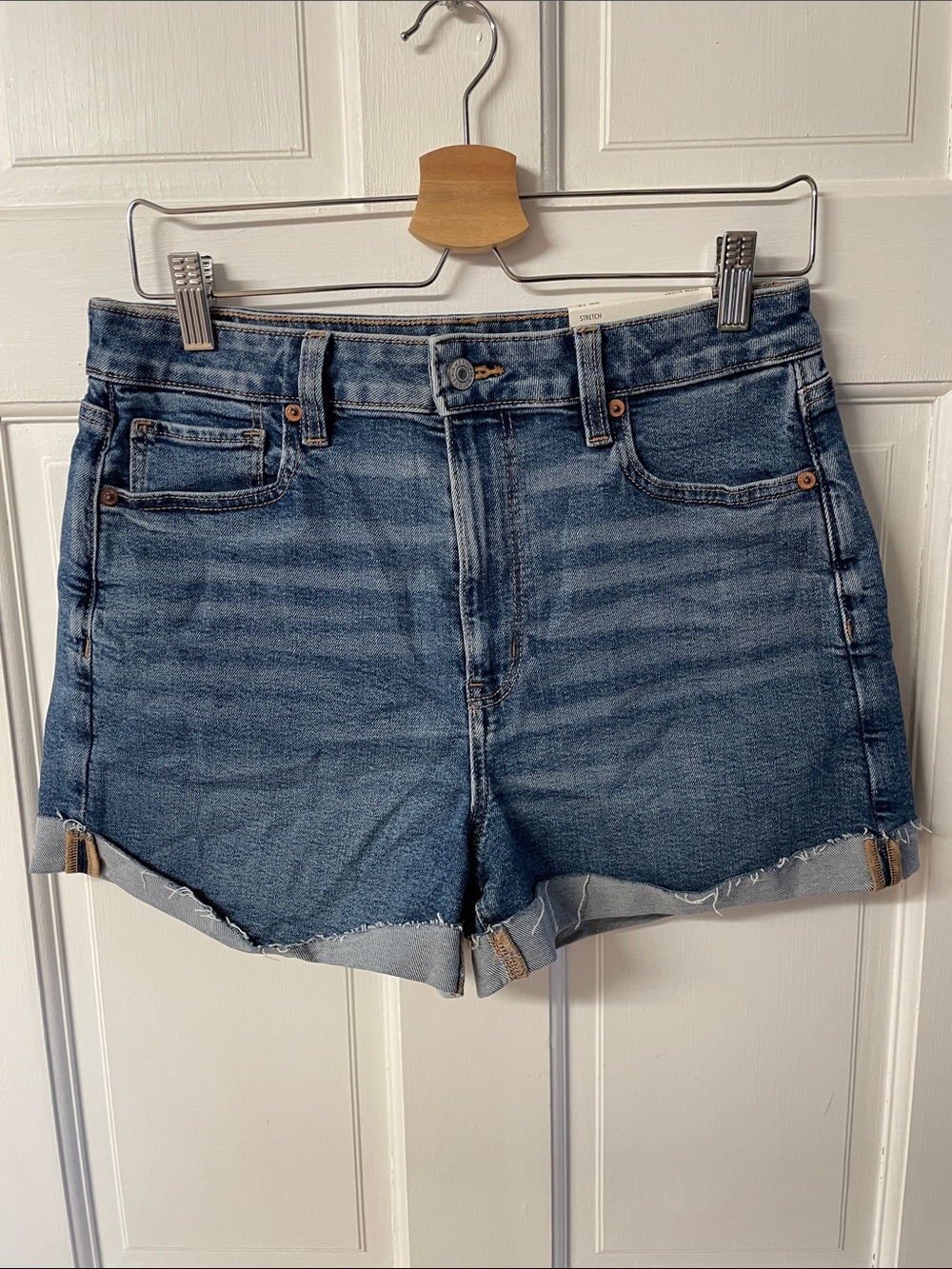 American Eagle brand new mom jean high rise denim jean shorts women’s size 10